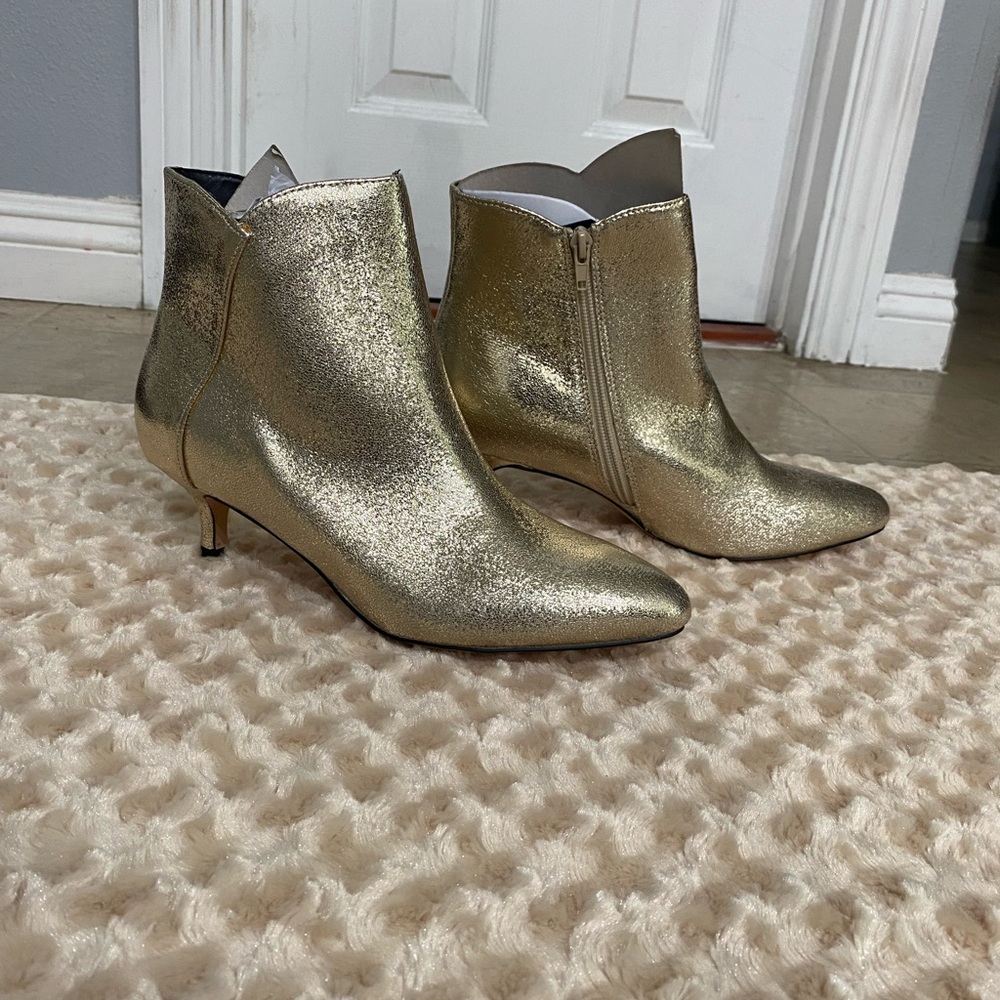 New Women 9M XOXO Metallic Gold Pointed-Toe Ankle Boots